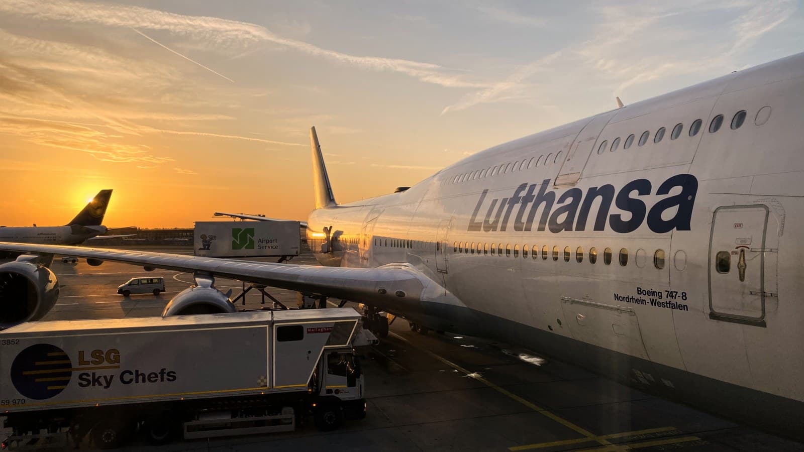 Kaos në aeroportet gjermane, pas grevës së stafit të Lufthansa-s (VIDEO)