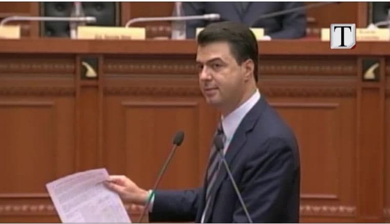 Bashën e tradhton “aritmetika” ngatërron sa bëjnë 7x7 (VIDEO)