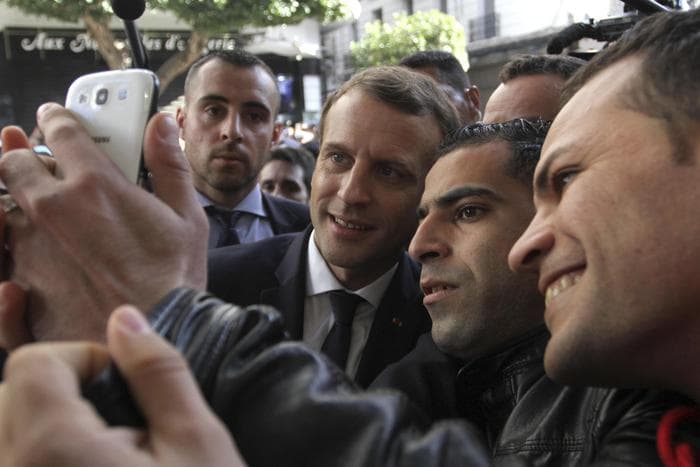 Macron feston 40-vjetorin në kështjellën e shekullit XV