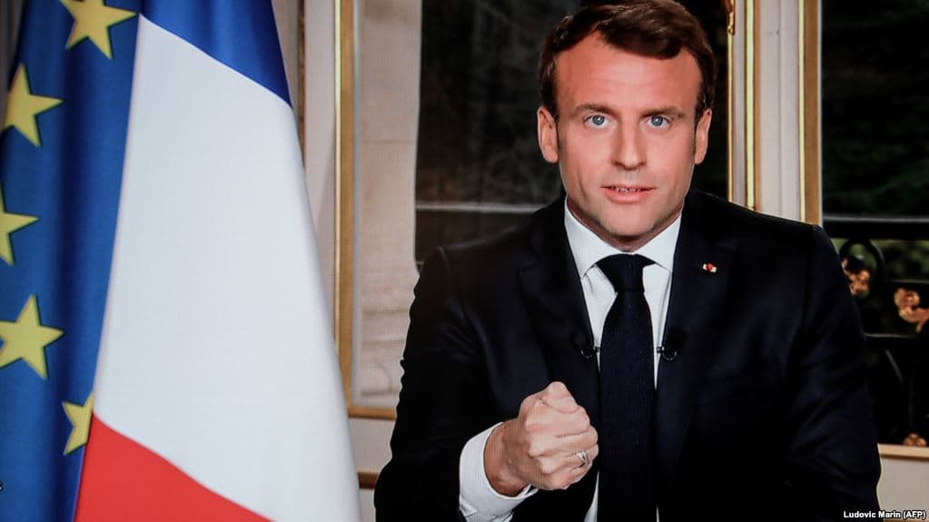 Macron premton ulje taksash për të ndalur "Jelekët e verdhë" (VIDEO)