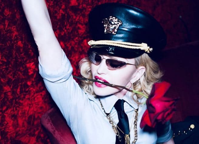 Madonna feston 61-vjetorin e saj si një ikonë e vërtetë popi