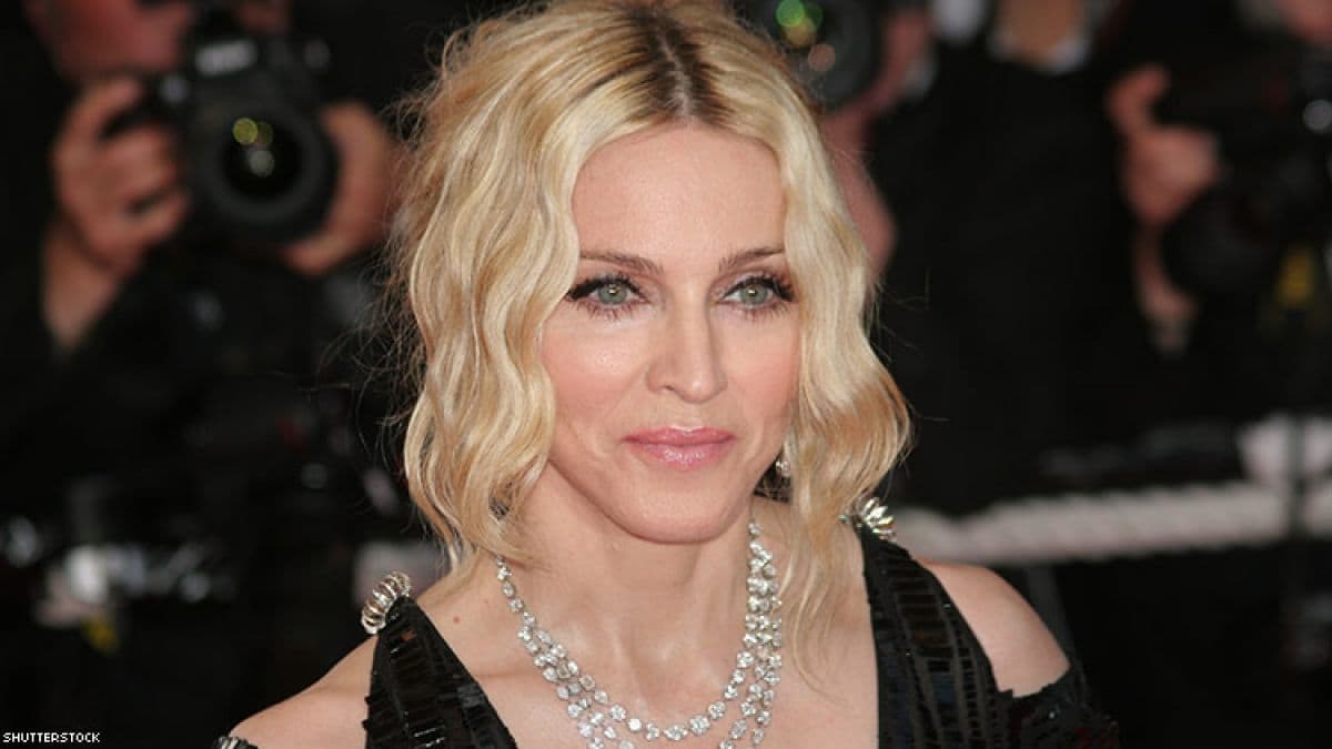 Madonna paditet në gjyq për vonesat në koncerte