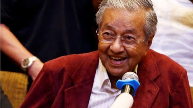 Malajzia ndryshon pushtetin pas 61 vitesh, lideri i ri 92-vjeçari Mahathir Mohamad