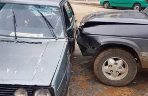 Tentoi të vrasë 2 persona duke i aksidentuar, policia shpall në kërkim 36-vjeçarin 