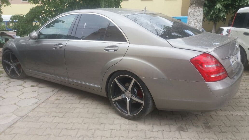 Ishte i kërkuar në Itali, 24-vjeçarit nga Dibra i sekuestrohet "Benz"-i 20 mijë eurosh