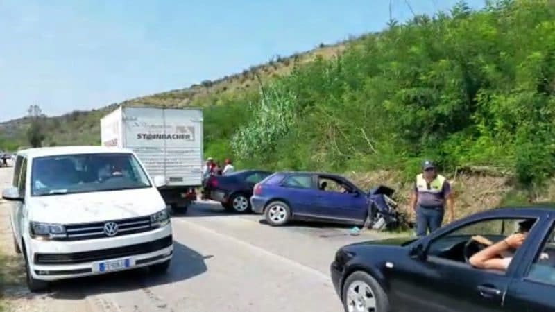 Humbi jetën gruaja shtatzënë në aksidentin e Fierit, arrestohet shoferi i "Benz"-it