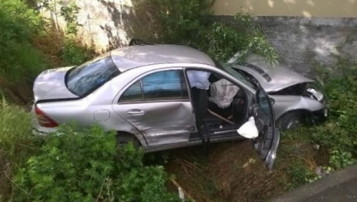 Tepelenë, makina del nga rruga, vdes drejtuesi