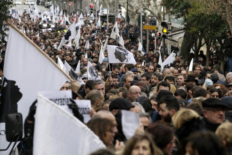 Korsikë, protestojnë përpara vizitës së Macron (VIDEO)