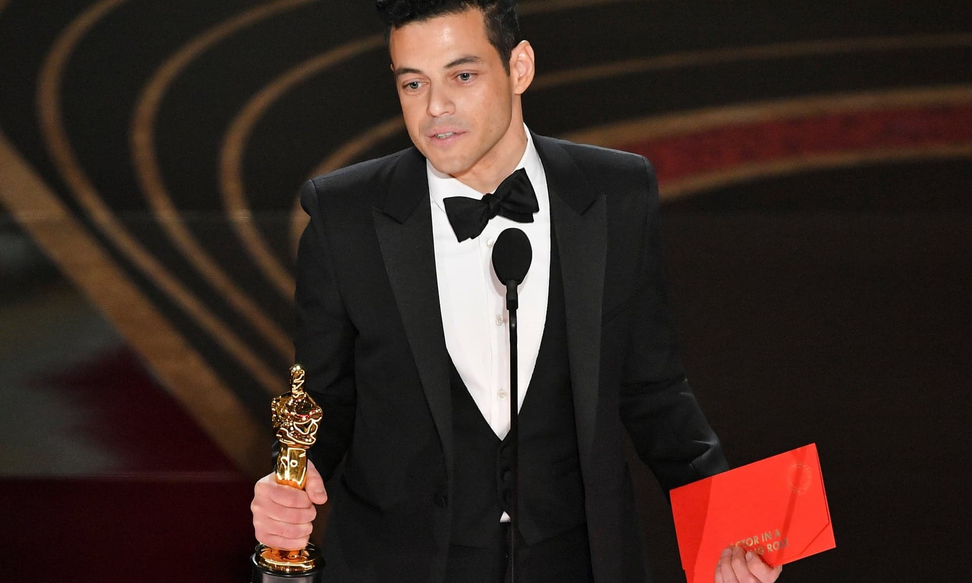 Rami Malek fiton çmimin “Oscar” për rolin e Freddie Mercury në “Bohemian Rhapsody”
