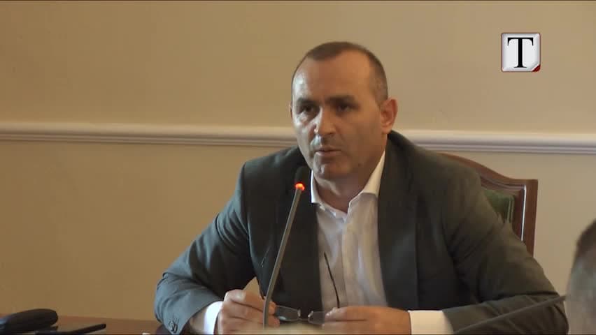 Ministrja nuk arrin të raportojë për drejtësinë (VIDEO)