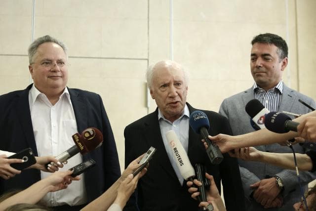 "Emri"/ Maqedonia dhe Greqia intensifikojnë bisedimet, negociatat vazhdojnë në Bruksel