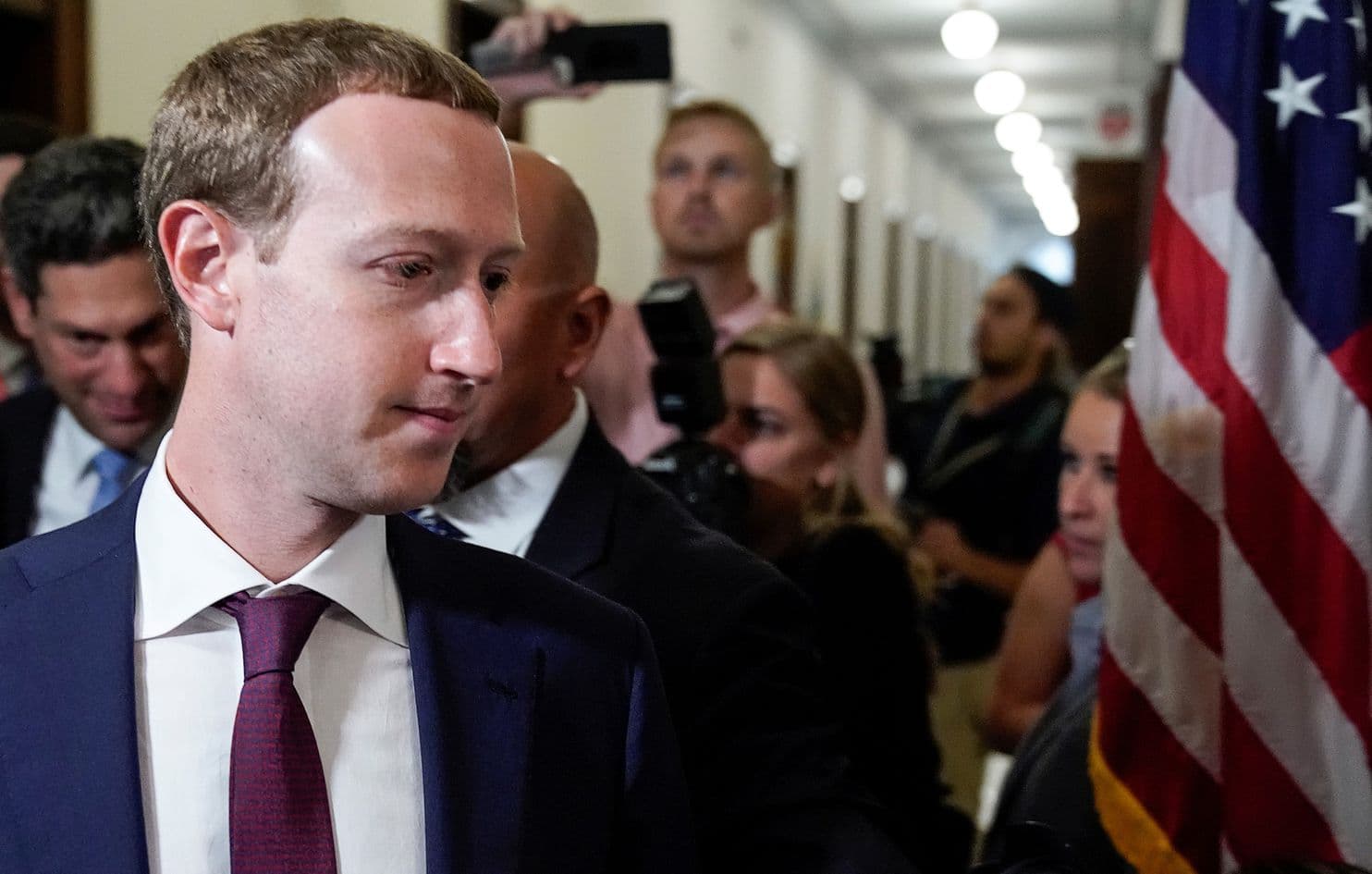 Facebook: WhatsApp e Instagram nuk janë në shitje