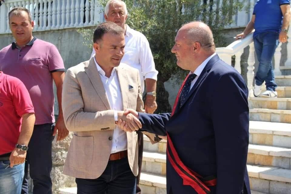 PD “rrëzon” kryebashkiakun e Vaut të Dejës, me tre identitete, reagon Mark Babani