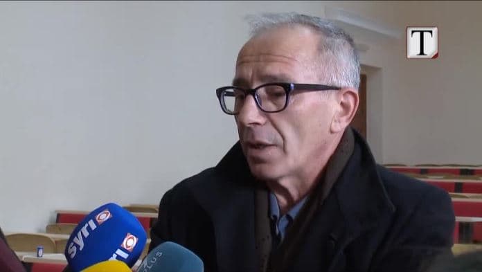 Pedagogët e Filologjikut, të hënën në grevë (VIDEO)