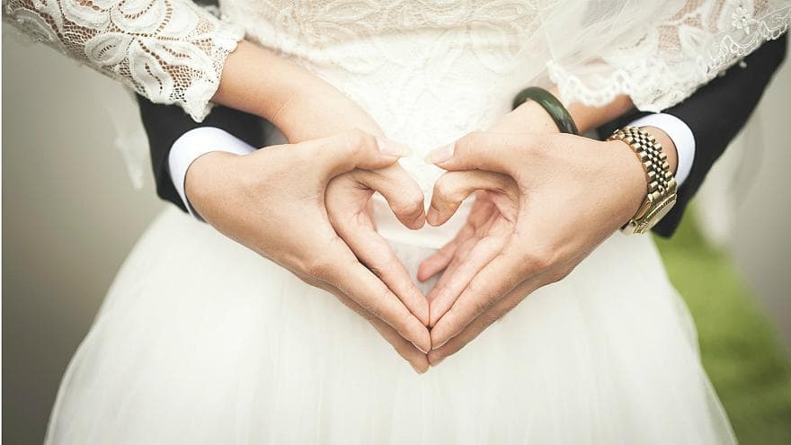 Raporti i Eurostat: Më pak martesa, më shumë divorce dhe fëmjë jashtë martese (VIDEO)
