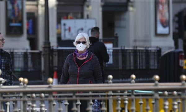 Masat kufizuese në Britani pa rezultat, ekspertët: Nevojitet një periudhë afatgjatë
