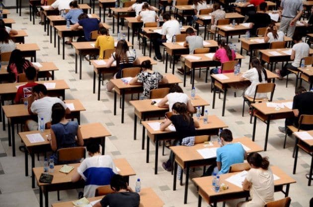 Shkuan me celularë në provimin e matematikës, penalizohen 11 maturantë dhe 5 administratorë