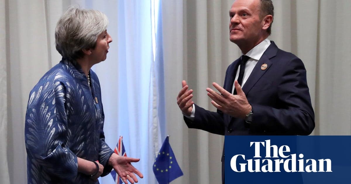 Tusk: Britania përballet me Brexit kaotik ose të shtyjë daljen nga blloku. May: Jemi përqendruar për një largim në kohë