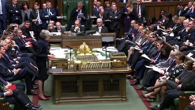 May i ofron deputetëve mundësinë e votimit të një Brexit pa marrëveshje
