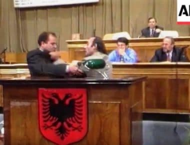 Bashkia e Hasit shpall “Qytetar Nderi” atentatorin e Azem Hajdarit