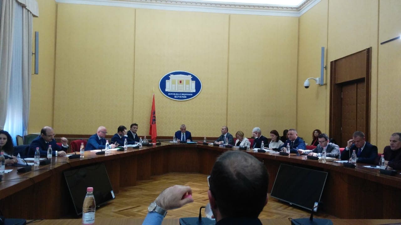 Vetingu në politikë kthen opozitën në Kuvend