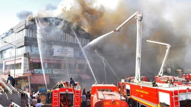Zjarri në klasë vret 19 nxënës në Indi