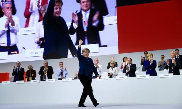"Danke Angie", Angela Merkel largohet nga CDU pas 18 vitesh me lot dhe 10 minuta duartrokitje