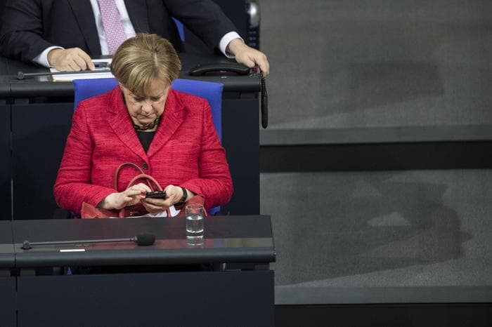 Vidhen të dhënat e politikanëve gjermanë, mes tyre edhe Merkel