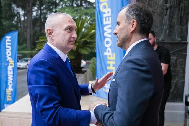 Zhvillimet politike/ Meta pret në zyrë ambasadorët e BE