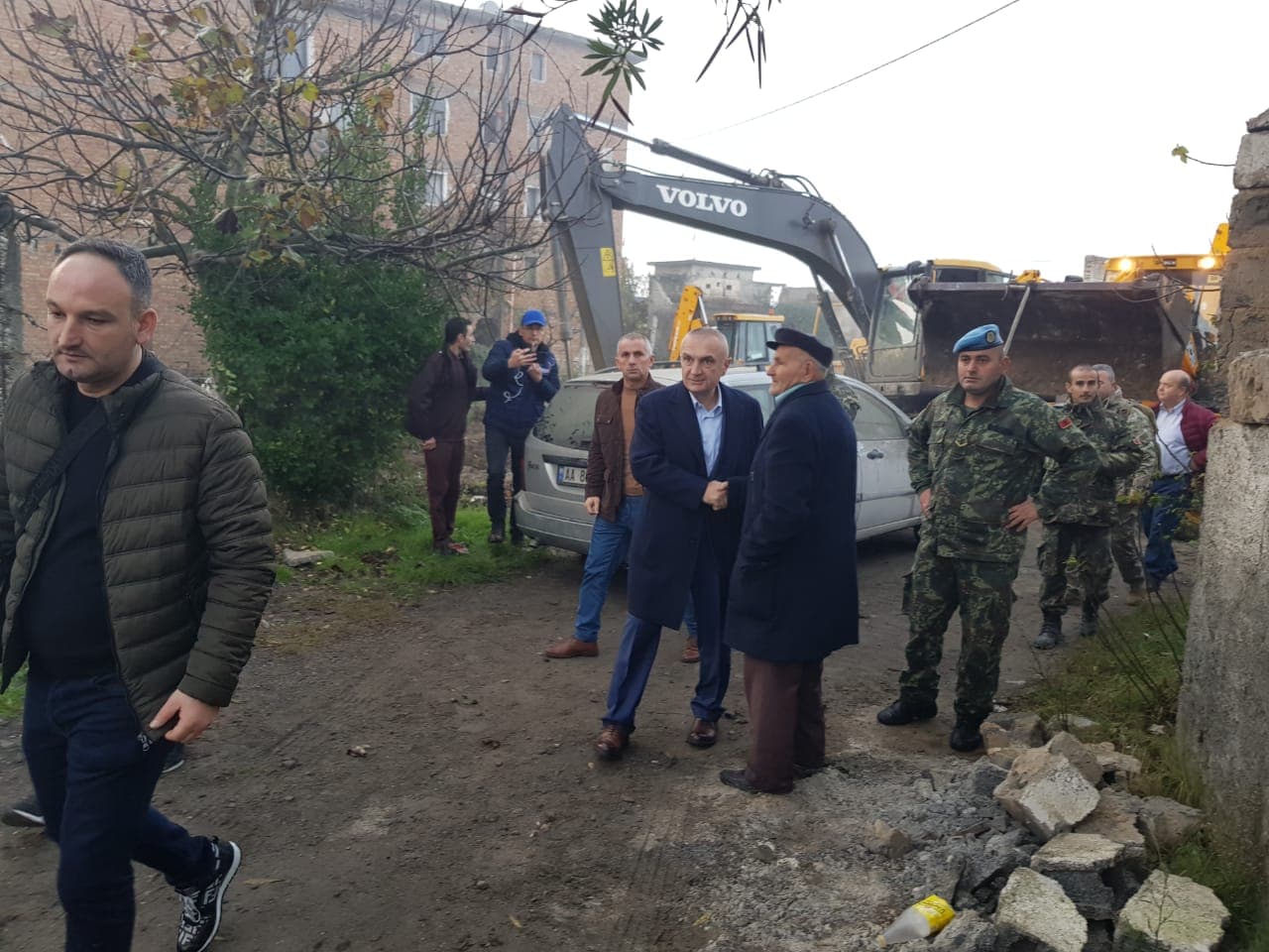 Meta në Thumanë: Ka njerëz nën rrënoja, të shpëtojmë çdo jetë