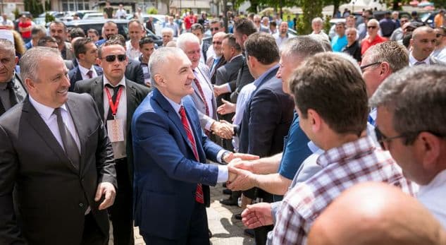 “Si Struga s'ka një tjetër” /Meta kalon fundjavën në Strugë, takon kreun e komunës dhe banorët e zonës