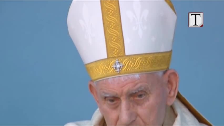 Presidenti Meta në meshën Shna Ndout, dekoron kardinalin (VIDEO)