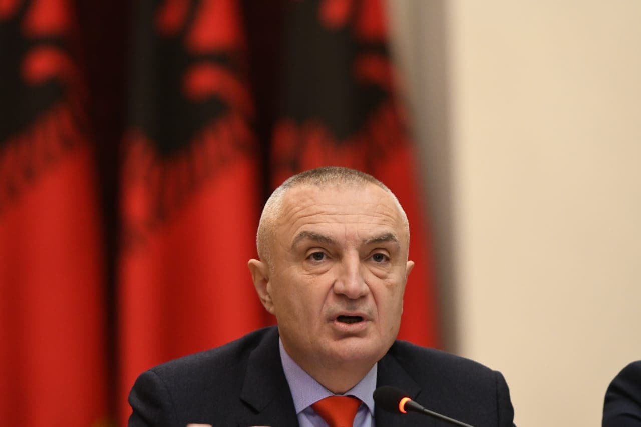 Përplasjet për Kushtetuesen, Meta: Kreut të KED t’i ndërpritet detyra