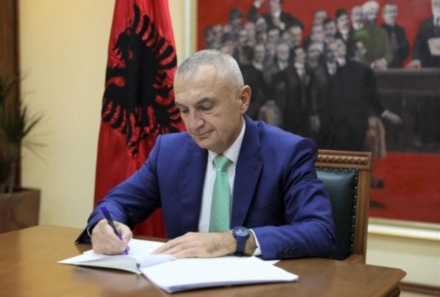 Meta dekreton tri aktet e marrëveshjes mes qeverisë shqiptare dhe Pfizer për vaksinat anti-Covid