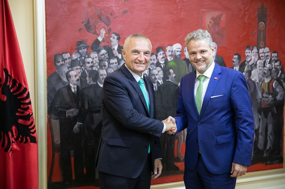 Presidenti Meta takon ambasadorin austriak në ikje: Faleminderit që promovuat malet e Shqipërisë
