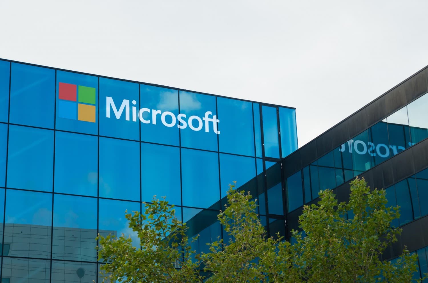 Microsoft pengon sulmin kibernetik të ‘hackerave’ rusë (VIDEO)