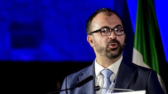 Buxheti i pamjaftueshëm për arsimin, dorëhiqet ministri