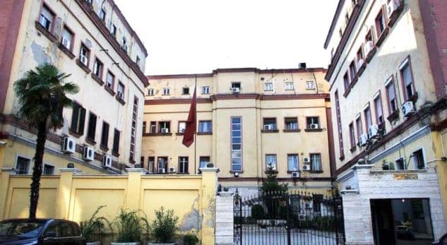 Ministria e Brendshme sqaron çështjen e “kampit të emigrantëve”: Nuk është në shqyrtim