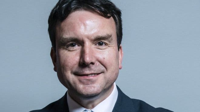 Ftesa për seks në rrjetet sociale, ministri britanik dorëhiqet pas publikimit të mesazheve