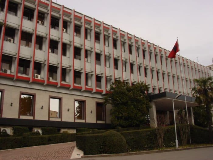 Vrasja e shqiptarëve në Greqi, reagon Tirana zyrtare: Zbardhni ngjarjet, frenoni Agimin e Artë (VIDEO)