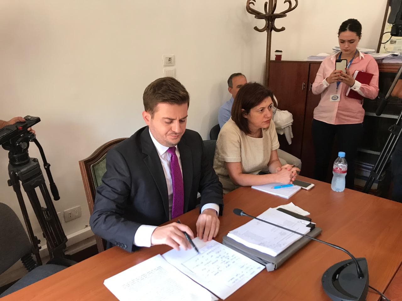Ministri Cakaj: Meritojmë hapje negociatash, kemi bërë progres