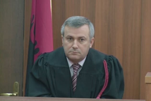 Akuzat për korrupsion, dënohet me 2 vjet e gjysmë burg gjyqtari Shkëlqim Miri (VIDEO)