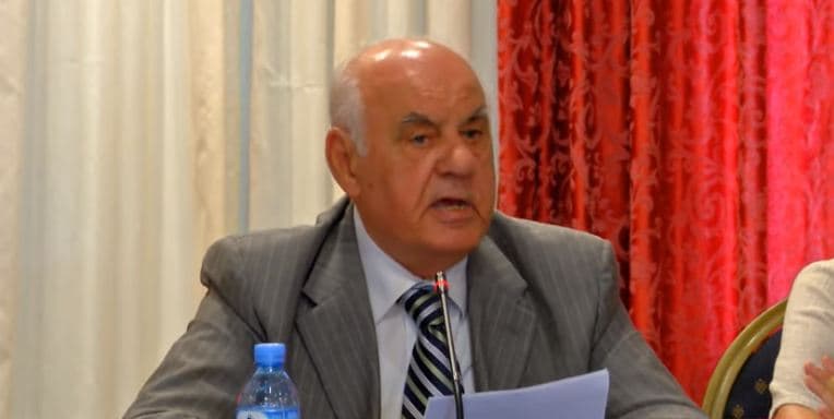 Ish-presidenti Moisiu ofron shtatë propozime që palët politike të ulen në bisedime