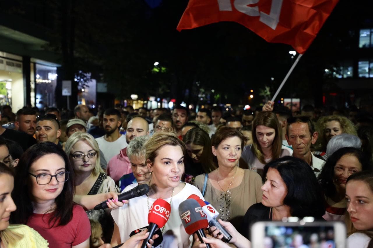 Kryemadhi garanton shqiptarët: Pazaret në kurriz të shqiptarëve për karrige kanë marrë fund (VIDEO)
