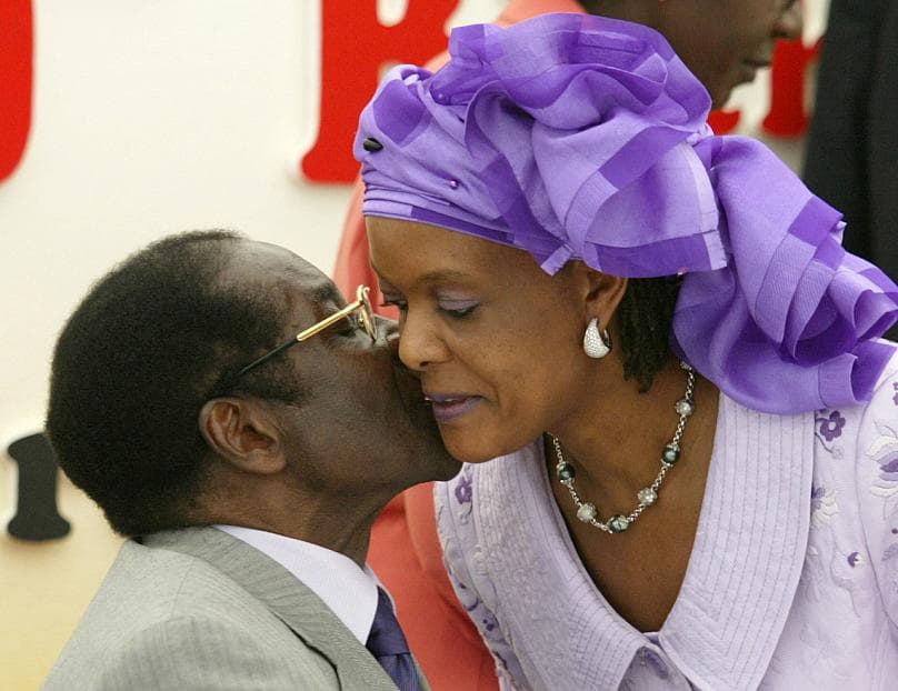 Heroi që u shndërrua në diktator, vdes ish-presidenti i Zimbabvesë (VIDEO)