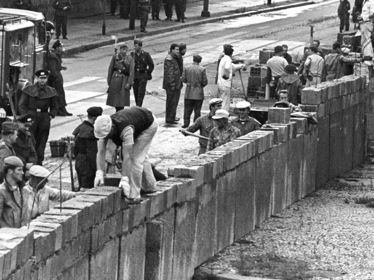 Europa u rikthehet kufijve të vjetër 30 vjet pas rrëzimit të murit të Berlinit