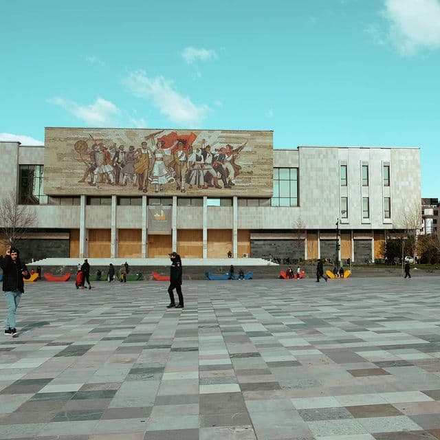 Dy skenarët e ISHP-së sesi do të përhapet Covid gjatë 2021-shit