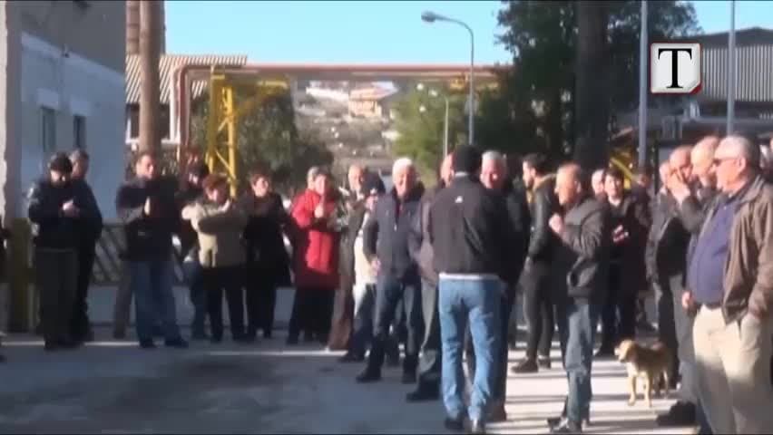 Fier, naftëtarët vazhdojnë protestë për pagat (VIDEO)