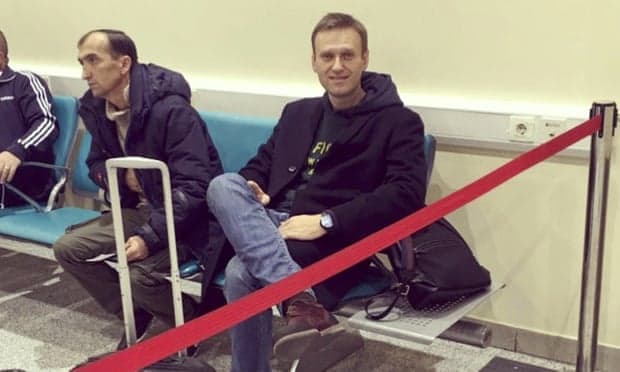 Kritiku i Putin, Aleksei Navalny u ndalua të largohej nga Rusia