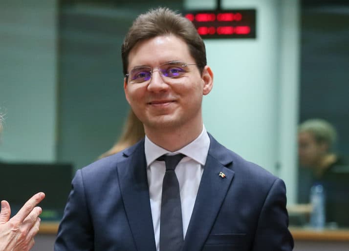 Ministri rumun për BE-në jep dorëheqjen, ndërsa vendi përgatitet të marrë presidencën